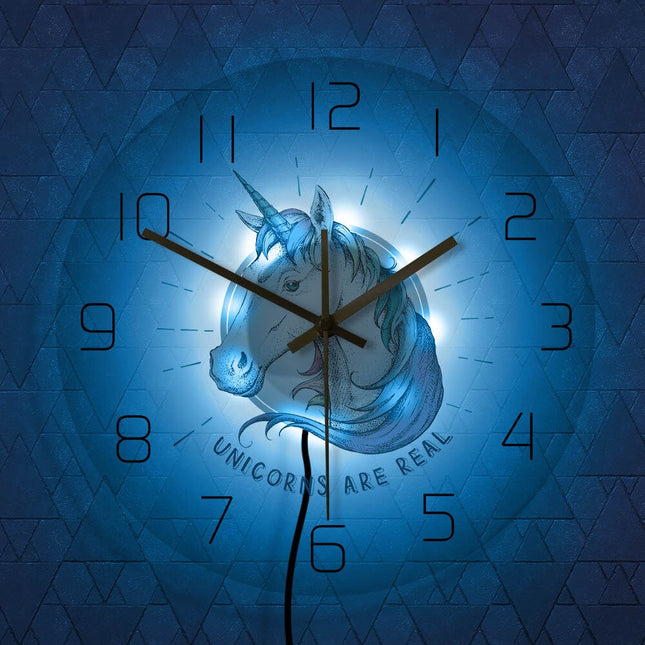 Veggklokke med fargerik enhjørning til barnerom