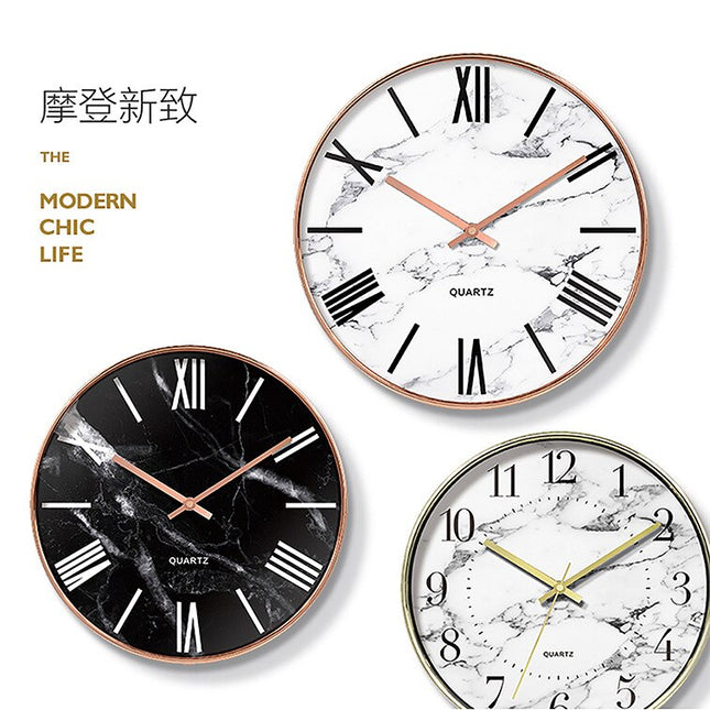 Moderne kvartsklokke med hvit marmor urskive