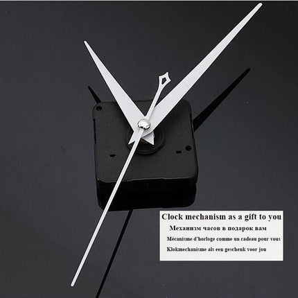 Vintage veggklokke med blomster og kanne