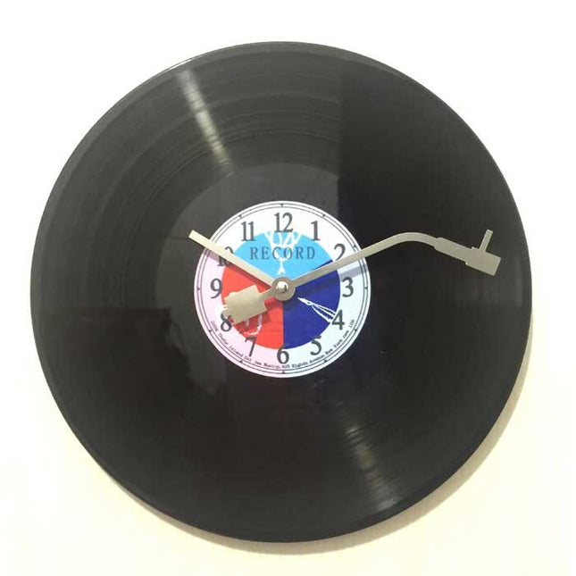 Veggklokke formet som en vinylplatespiller