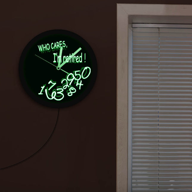 Morsom LED veggklokke for pensjonister