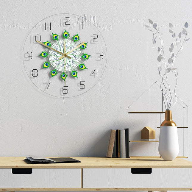 Elegant veggklokke med påfuglfjær-design