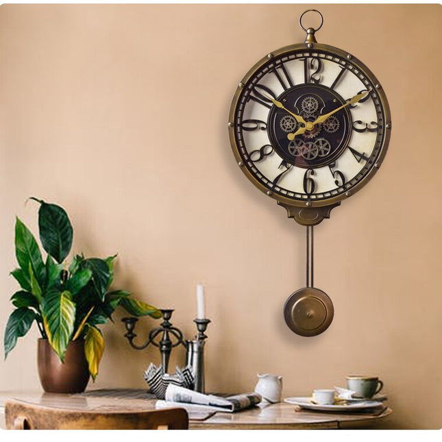 Antikk industriell veggklokke med pendel