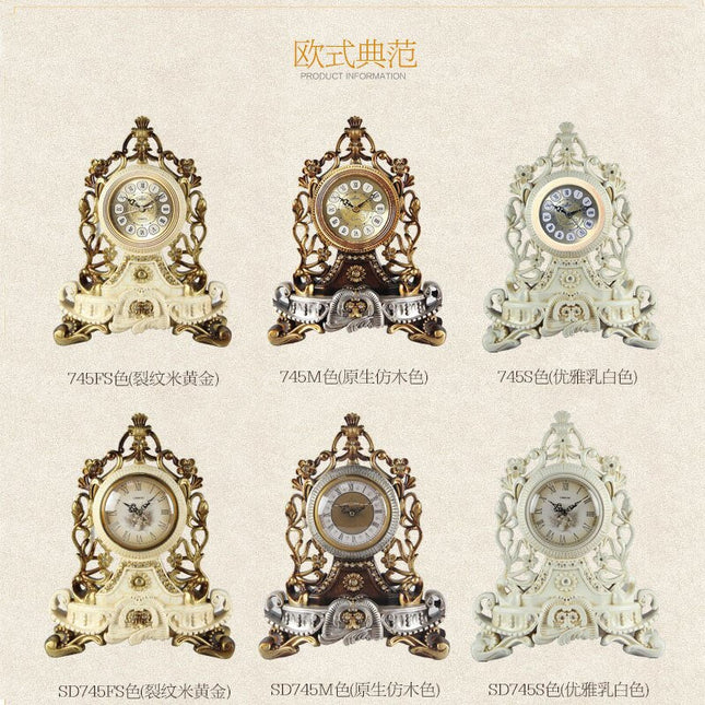 Vintage bordklokke med gullfargede detaljer