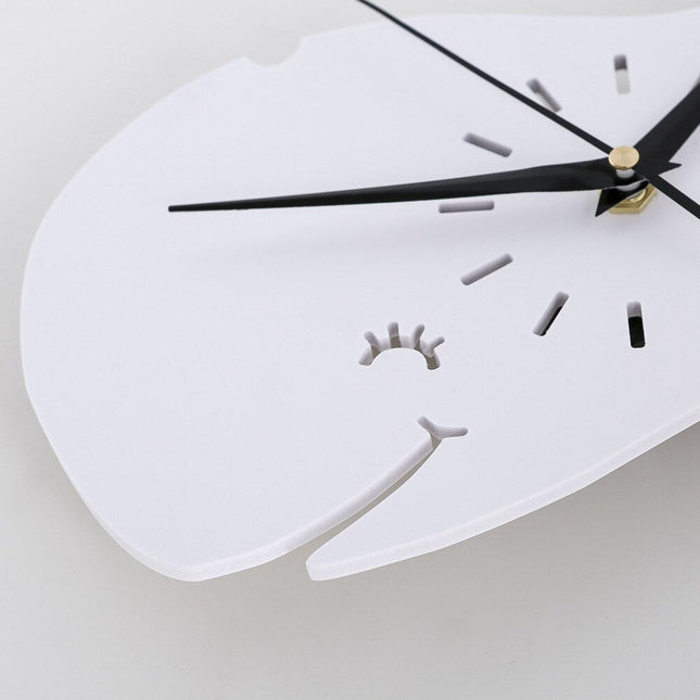 Veggklokke for barnerom formet som hval