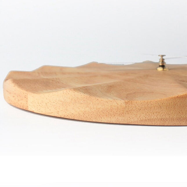 Moderne fasettert veggklokke i tre