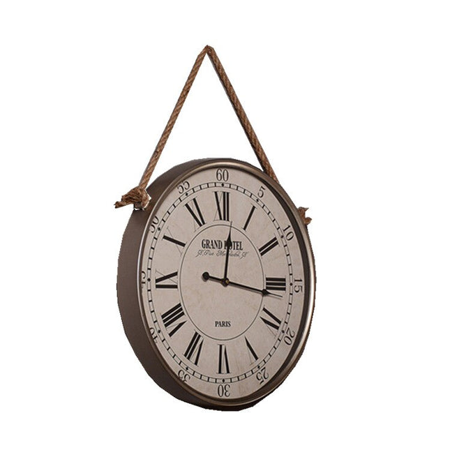 Hengende veggklokke med tau