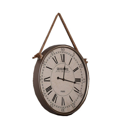 Hengende veggklokke med tau