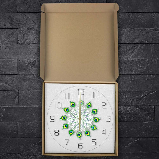 Elegant veggklokke med påfuglfjær-design