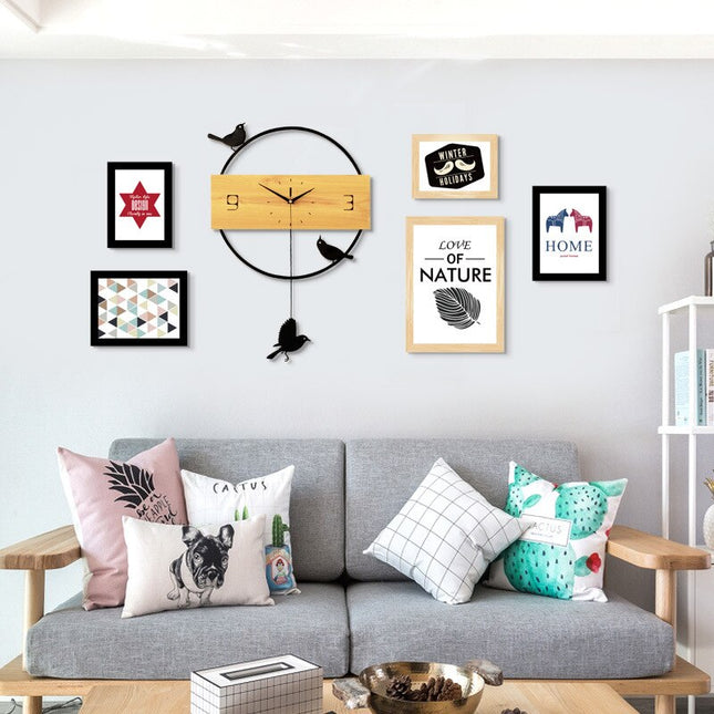 Moderne veggklokke med fugler og pendel