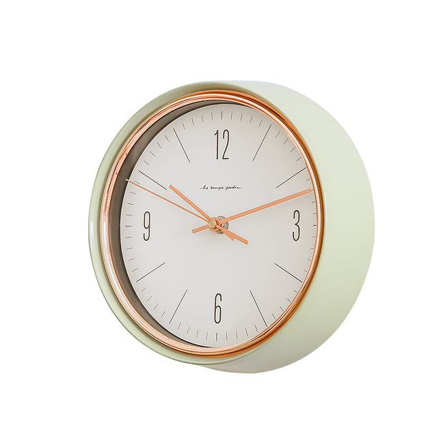 Vintage veggklokke med dyp ramme