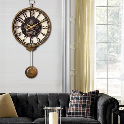 Retro pendelklokke med synlige tannhjul