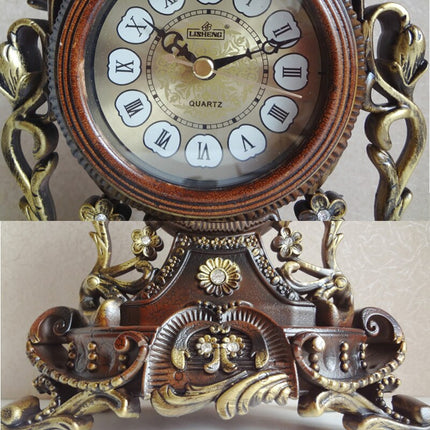 Vintage bordklokke med gullfargede detaljer