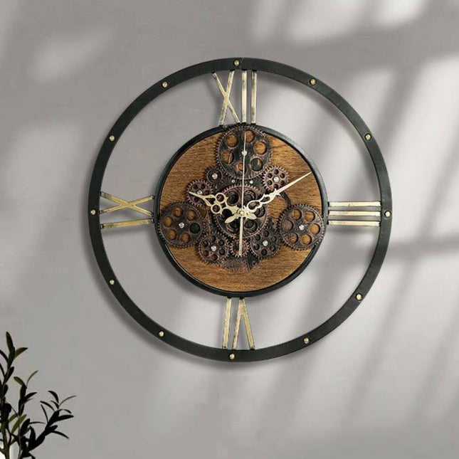 Veggklokke med roterende tannhjul industriell stil