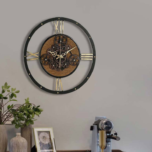 Veggklokke med roterende tannhjul industriell stil