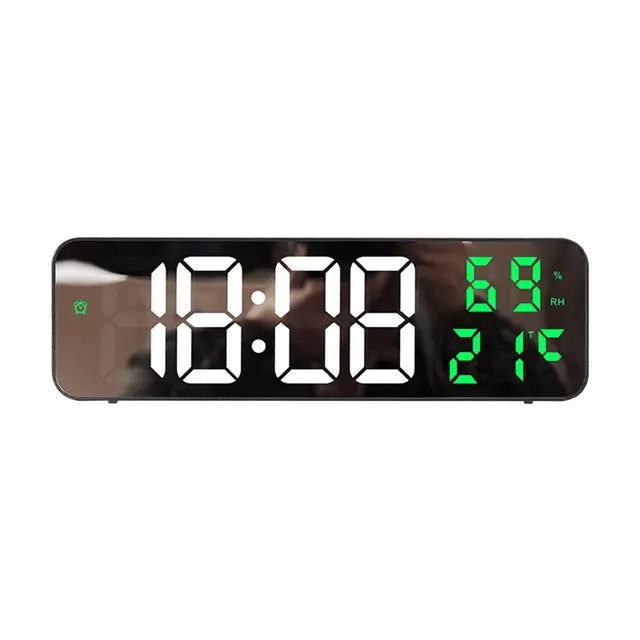 Stor digital veggklokke med termometer