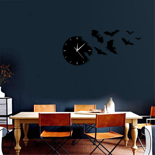 Veggklokke med flyvende flaggermus design