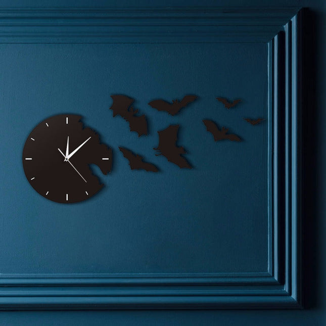 Veggklokke med flyvende flaggermus design