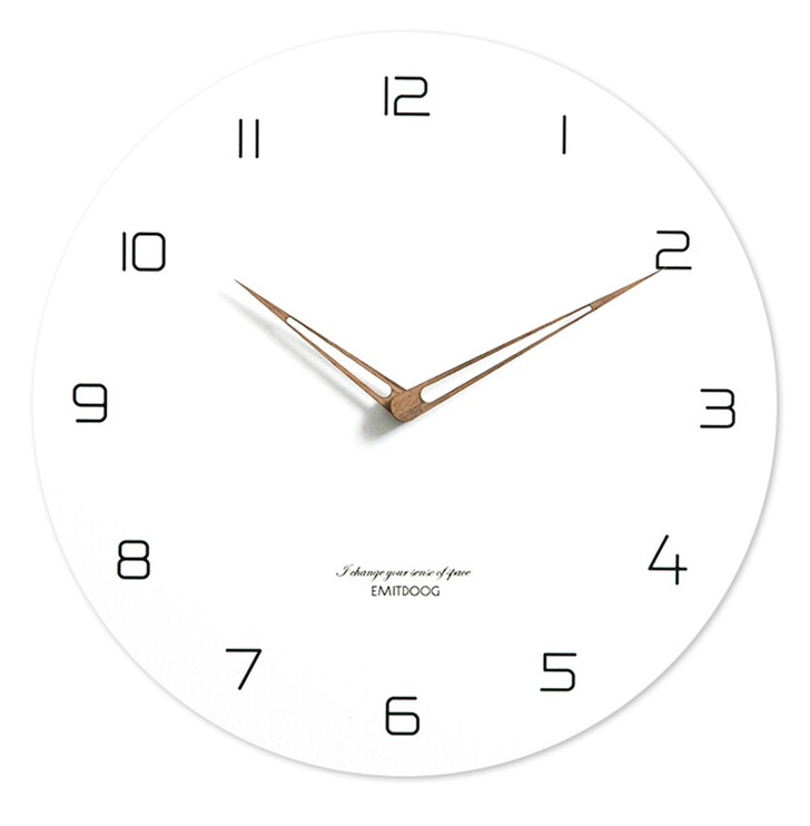 Minimalistisk veggklokke perfekt for badet