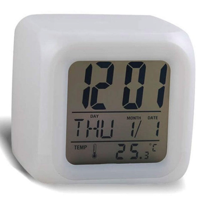 Lysende digital vekkerklokke med fargeskift