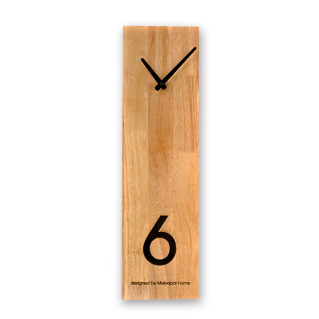 Rektangulær veggklokke i minimalistisk tre