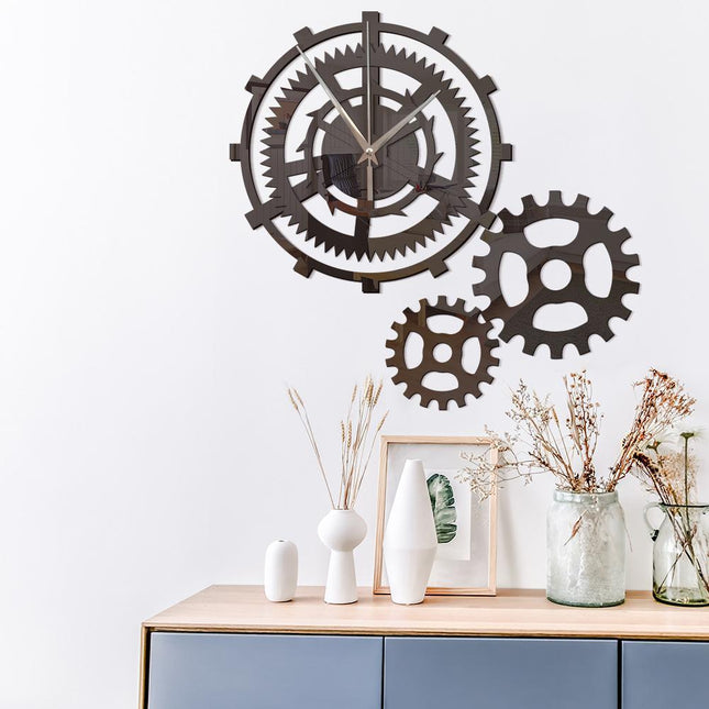 Steampunk veggklokke med tre store tannhjul