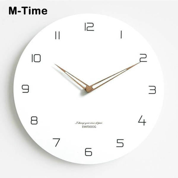 Veggklokke i hvitkalket tre design