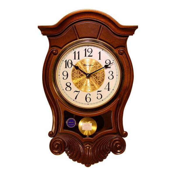 Antikk veggklokke i tre med pendel