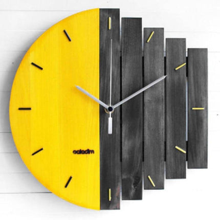 Moderne design veggklokke i gult tre