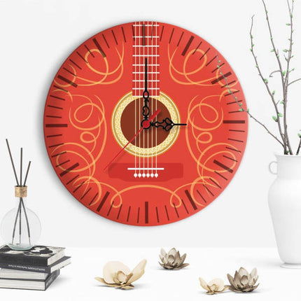 Rund veggklokke i tre med gitardesign