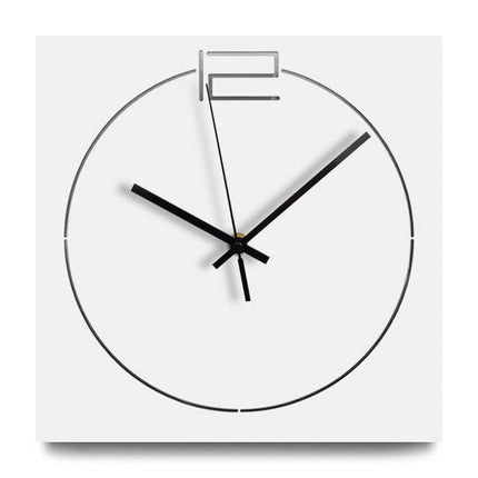 Moderne minimalistisk veggklokke i hvitt