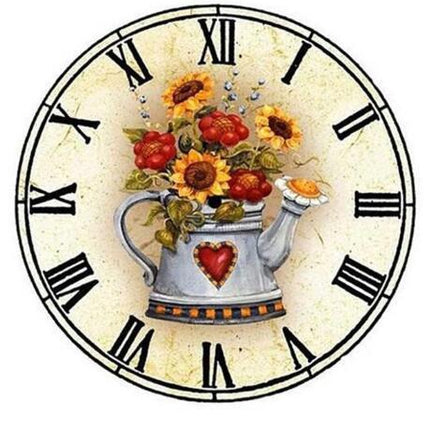 Vintage veggklokke med blomster og kanne