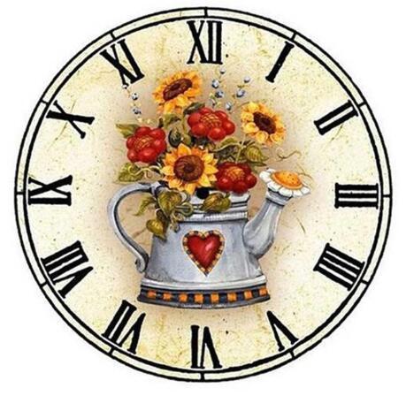 Vintage veggklokke med blomster og kanne
