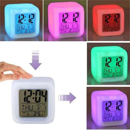 Lysende digital vekkerklokke med fargeskift