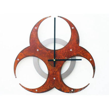 Veggklokke biohazard-symbol i rustet metall