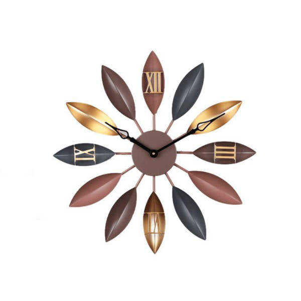 Dekorativ veggklokke med metallblader