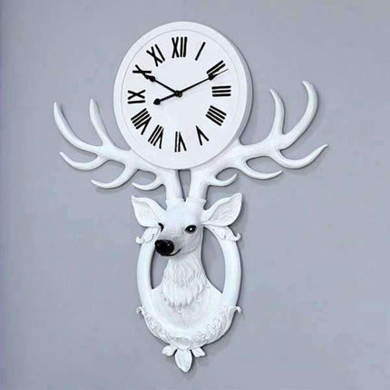 Hvit veggklokke med hjortehode design