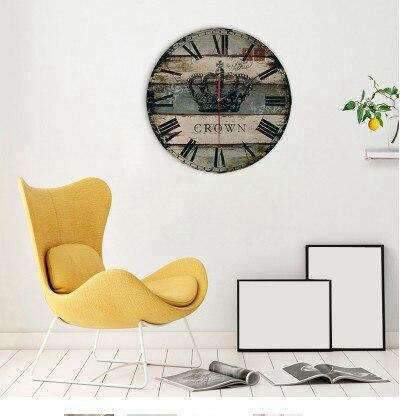 Vintage veggklokke med krone design