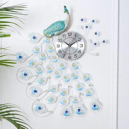 Stor veggklokke med blå påfugl