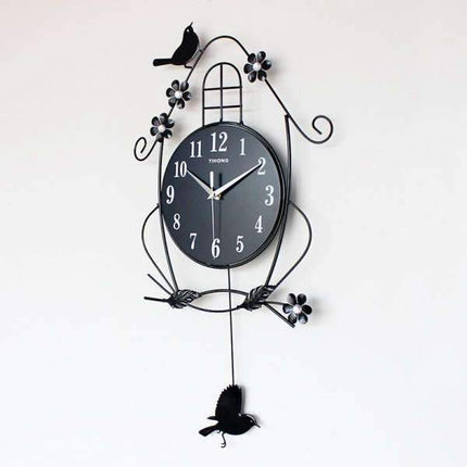 Søt pendelklokke med fugler design