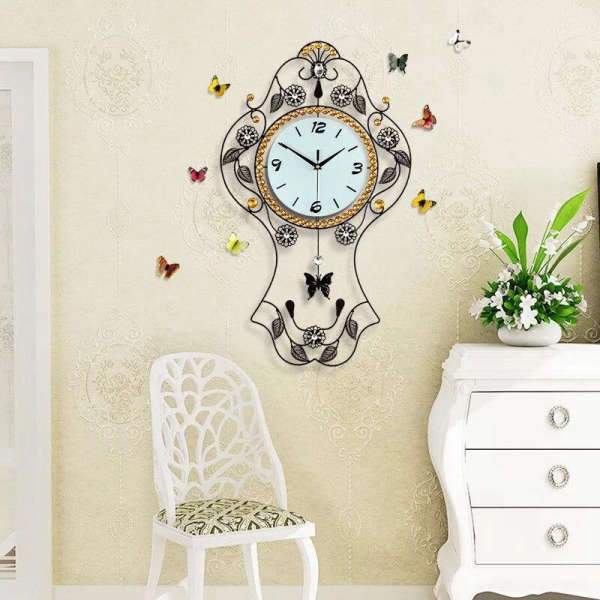 Vintage pendelklokke med sommerfugl dekor