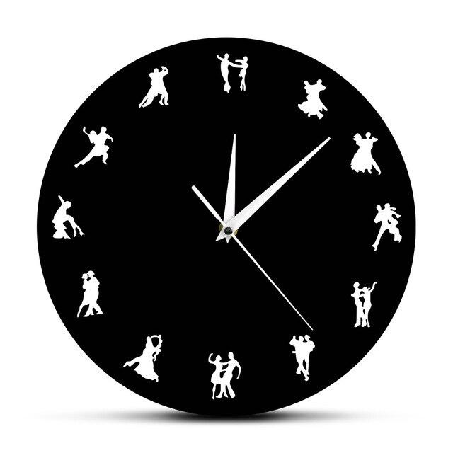 Veggklokke med dansende par silhuetter