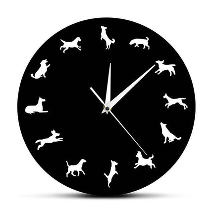 Moderne veggklokke med hunde silhuetter