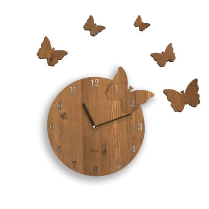 Veggklokke i tre med sommerfugler