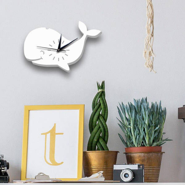 Veggklokke for barnerom formet som hval