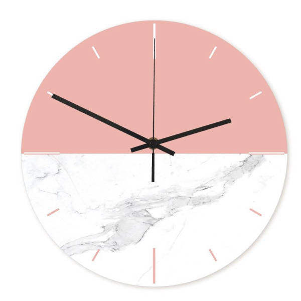 Moderne veggklokke med todelt marmordesign