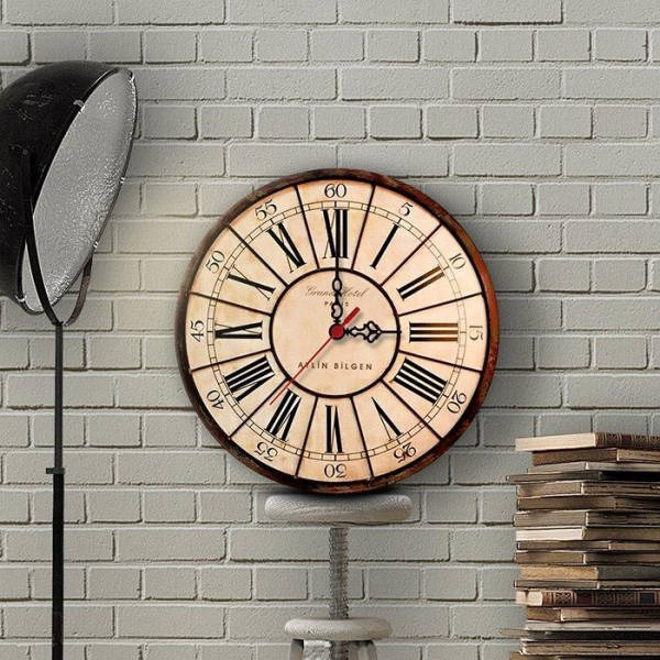 Stor vintage veggklokke med romertall
