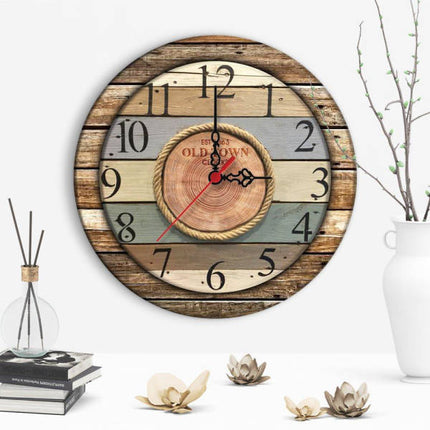 Rustikk veggklokke i tre med tau