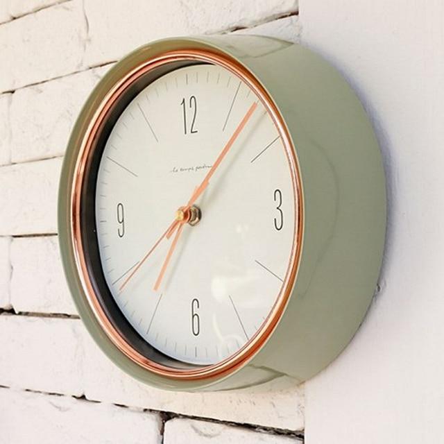 Vintage veggklokke med dyp ramme