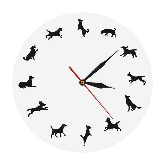 Moderne veggklokke med hunde silhuetter